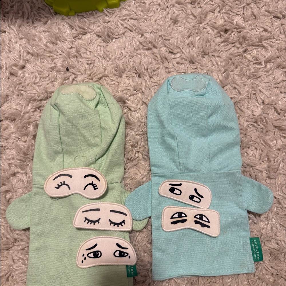 LOVEVERY Green and Blue Plush Feelings Hand Puppets